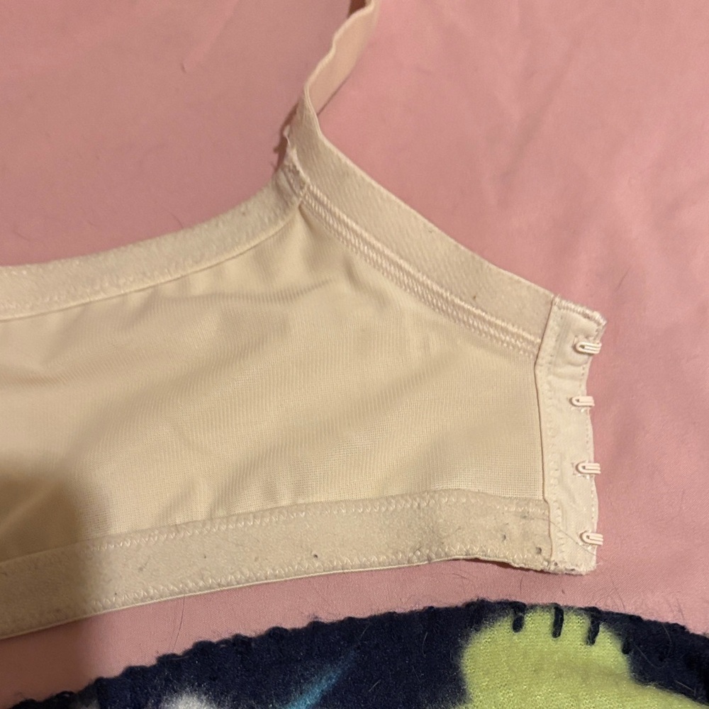 Cacique Cream 42DDBra with Black Lace Detail. - Picture 3 of 3